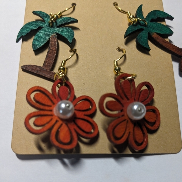 Wooden Floral and Coconut Tree earrings. - Picture 7 of 9